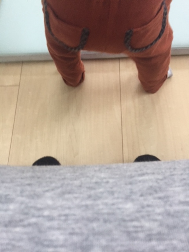 何?