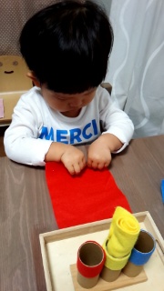 【子どもの手】