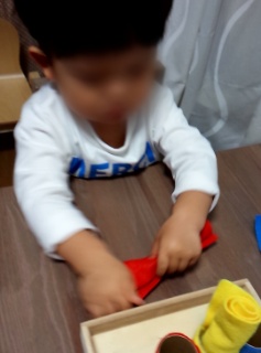 【子どもの手】