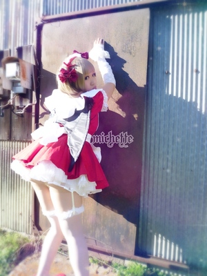 赤メイド コスプレ。3