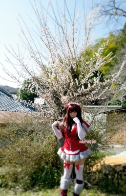 ファー付き赤メイド コスプレ。1