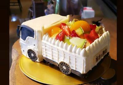 トラックケーキ
