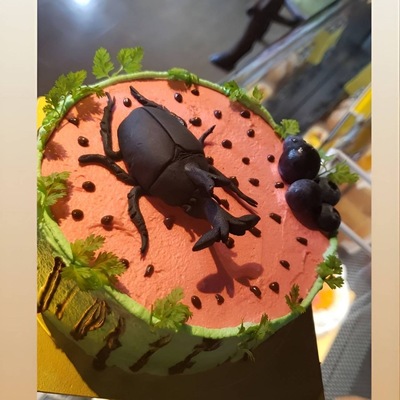 カブトムシのケーキ