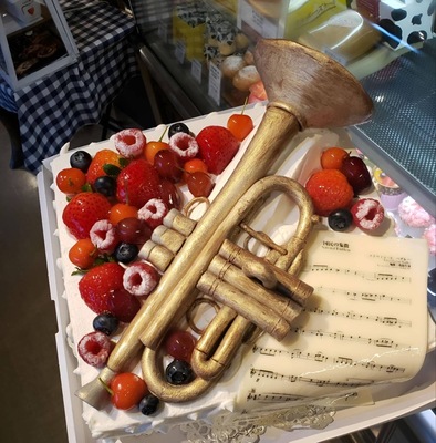 トランペットのケーキ