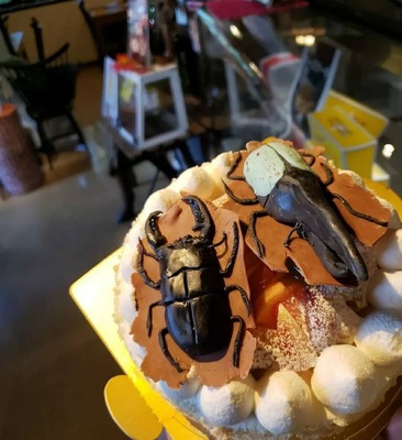 昆虫ケーキ