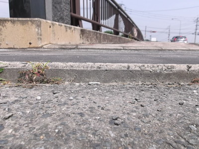 市民相談を受けた夫婦橋の段差です！この後、修復されました。
