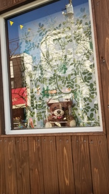 店の窓から・・・