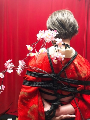 背面の縄目の美しさも大切